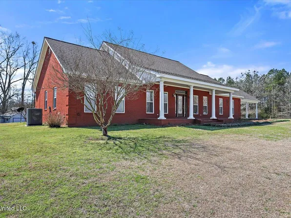 2099 E Franklin St, Carthage, MS 39051