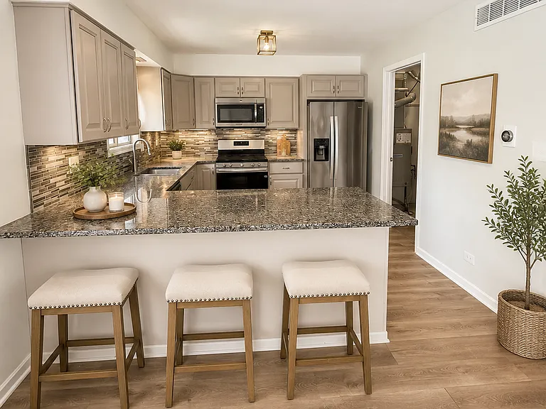 1719 Brookwood Dr — Photo 4