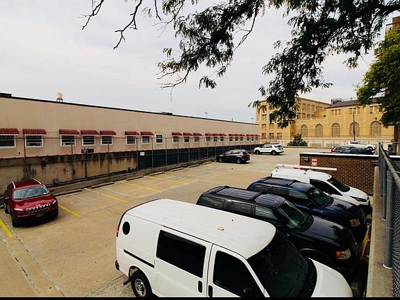 3rd image of 831 Bartholdi St #B6