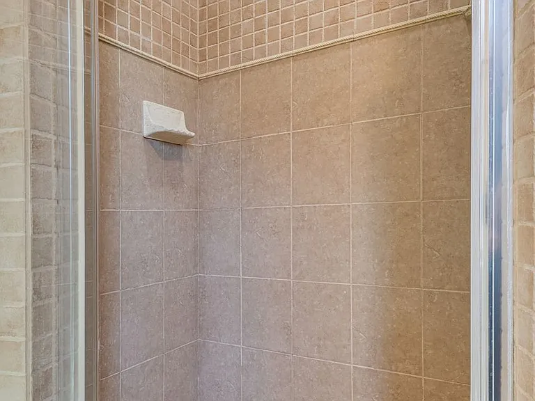 628 Edgebrook Dr — Photo 36