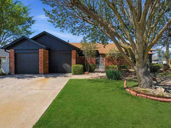 652 NW Waterford Dr, Lawton, OK 73505