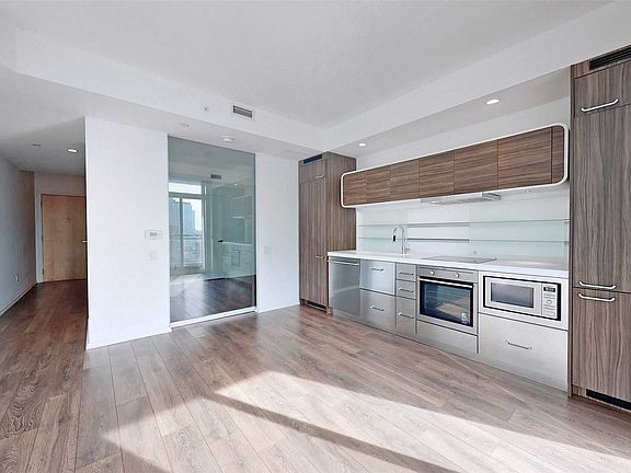 4th image of 45 Charles St E #1701