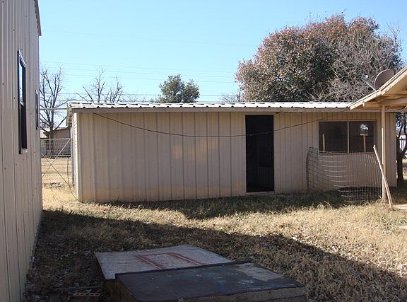 3rd image of 309 W 16th St