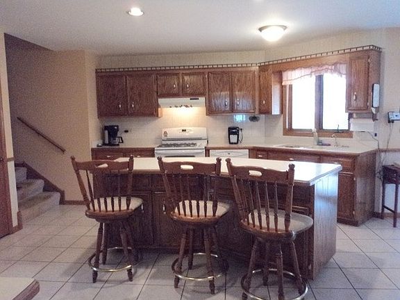 3rd image of 19604 Bedford Ln