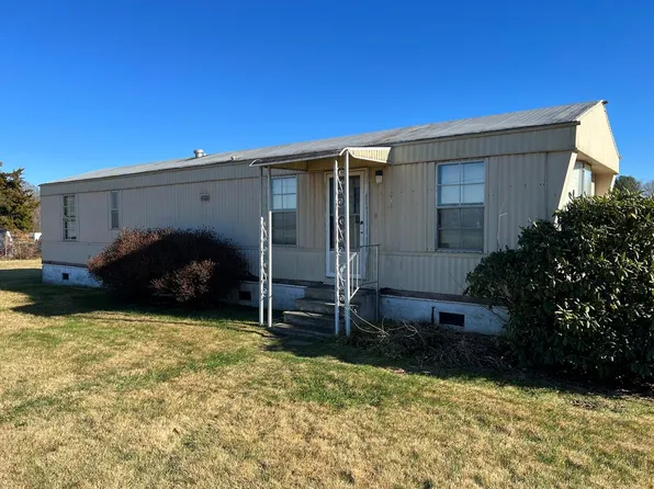 61 Moores Mill Rd, Farnham, VA 22460