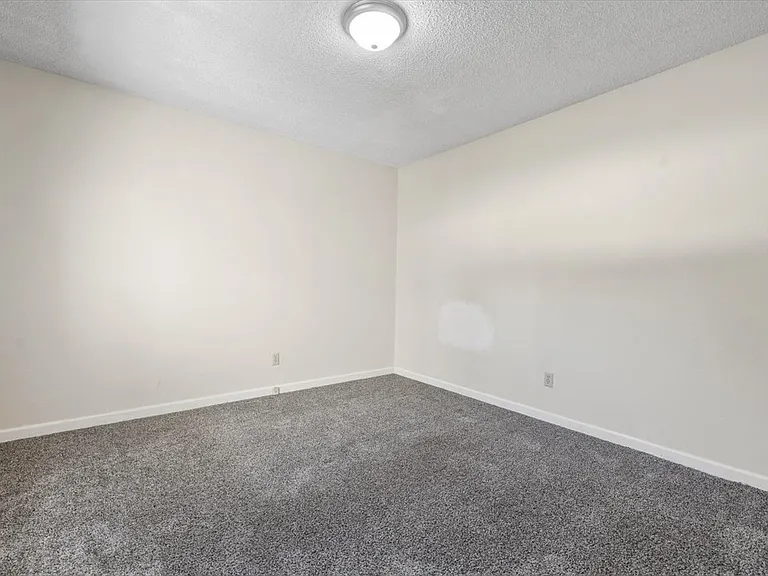 2252 Avenue C — Photo 12