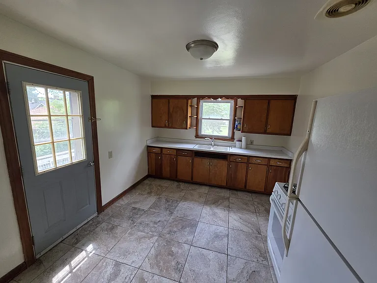 2857 S Howell Ave — Photo 9