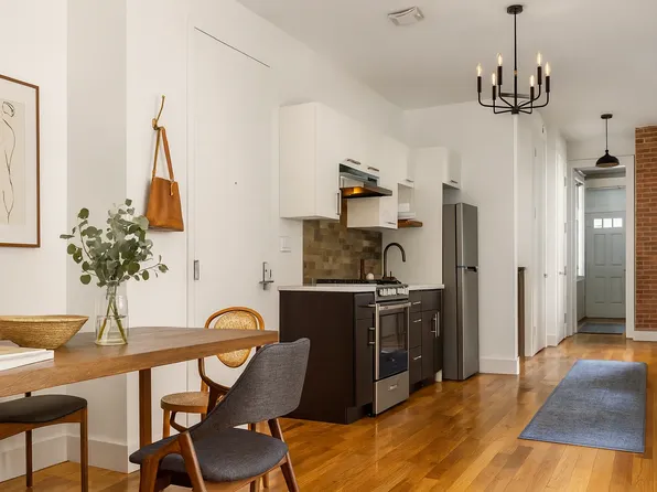 109 Dupont Street image 2 of 4