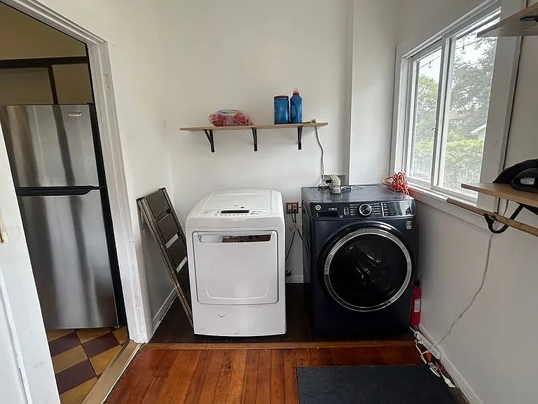 514 E Howard St — Photo 20