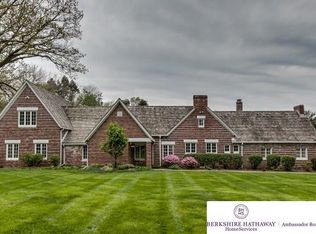 8415 Loveland Dr, Omaha, NE 68124