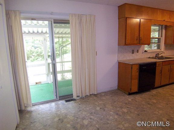 5th image of 221 Morris Ln