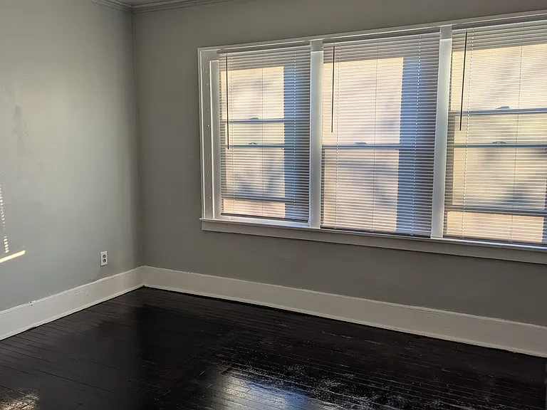 695 Algonquin St — Photo 3