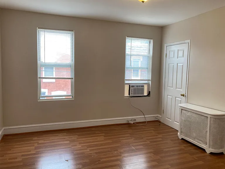 1610 S Rosewood St — Photo 3