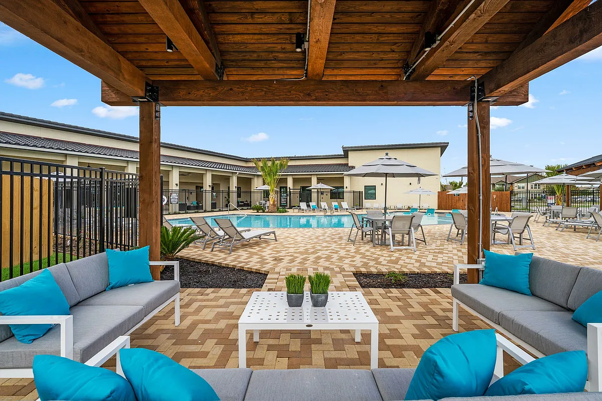 Building Photo - Lat Twenty7 Townhomes