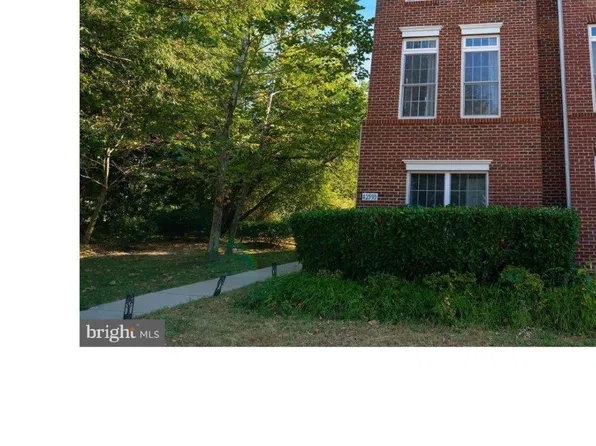 42590 Pine Forest Dr, Chantilly, VA 20152