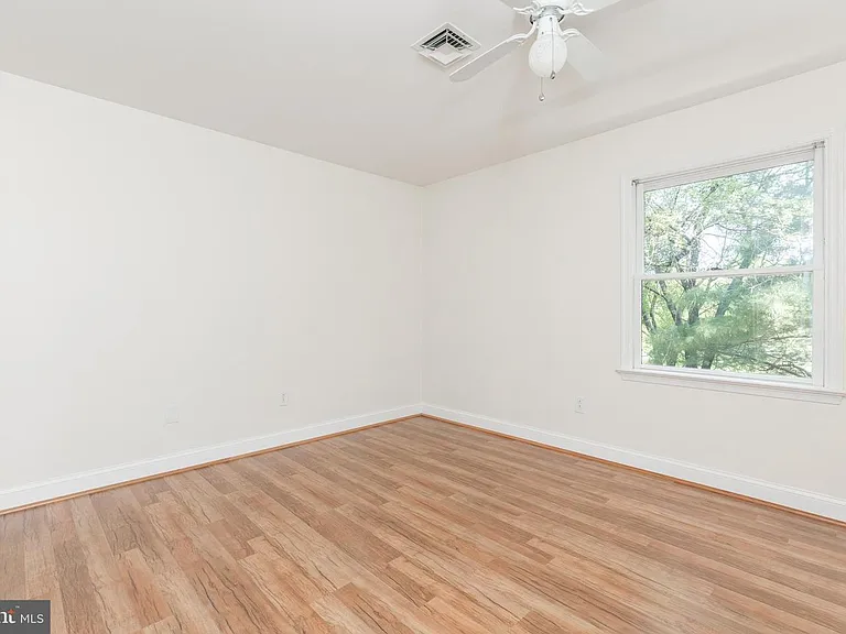 1950 Kathy Ct — Photo 13