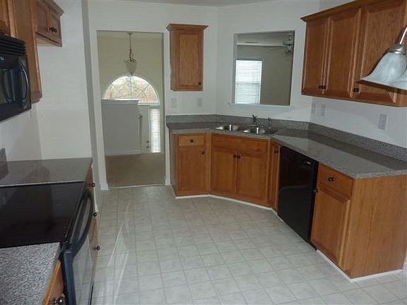 4th image of 150 White Cir