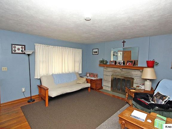 4th image of 10 Rose Ave