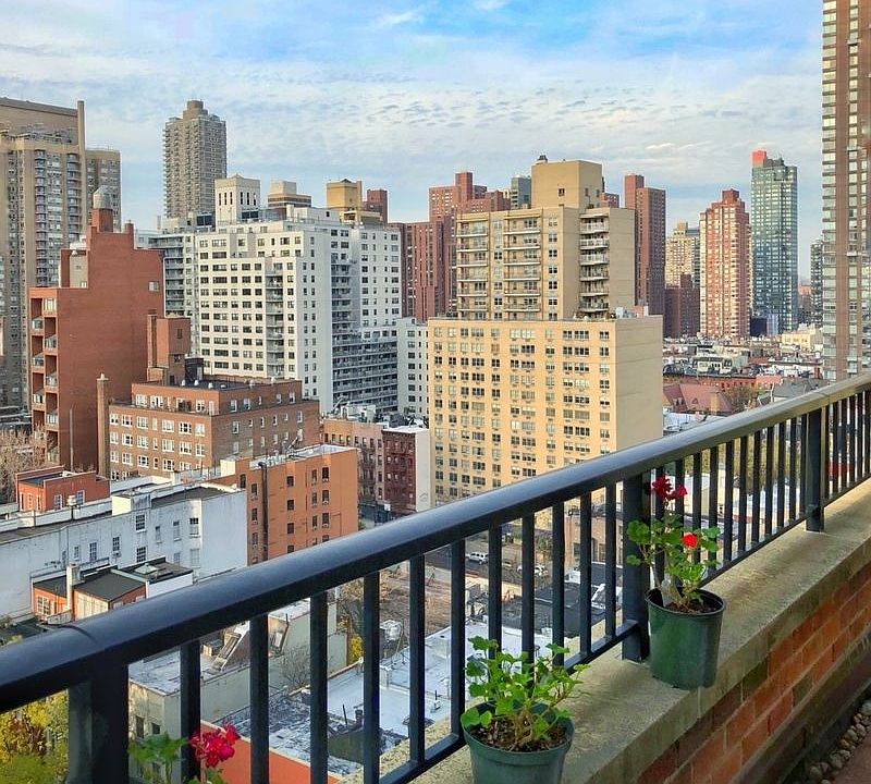 1st image of 1634 1st Ave #17E