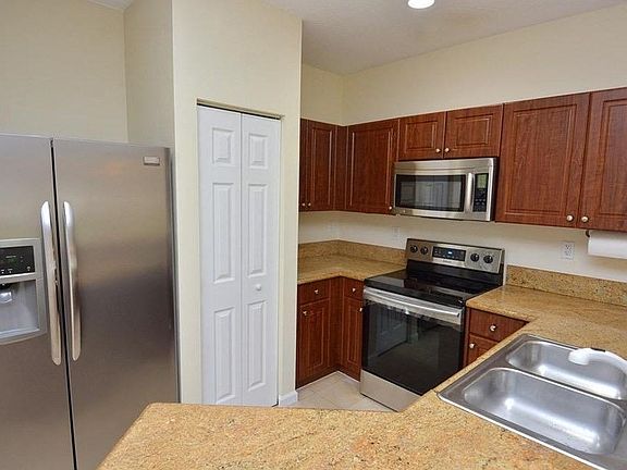 3rd image of 4960 SE Mariner Garden Cir