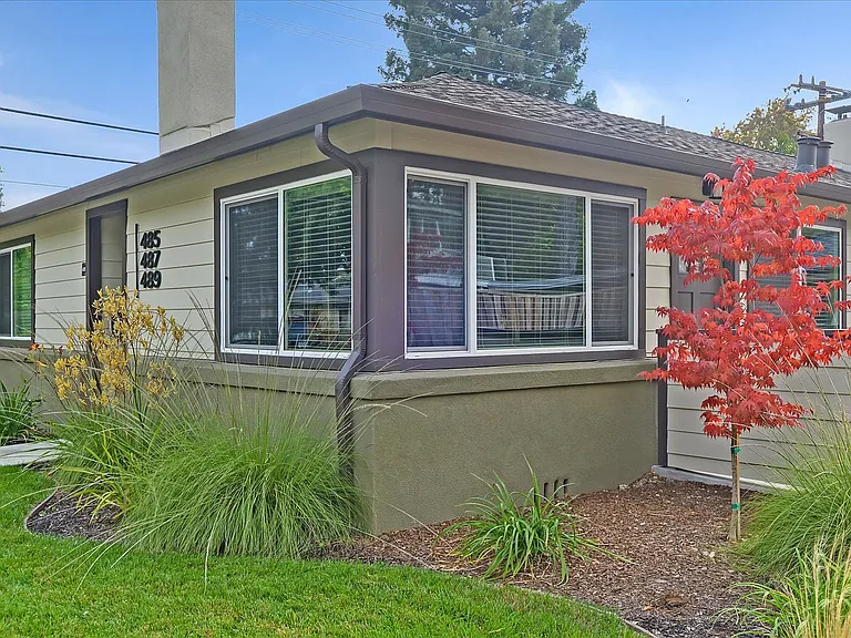 485 Waverley St — Photo 2