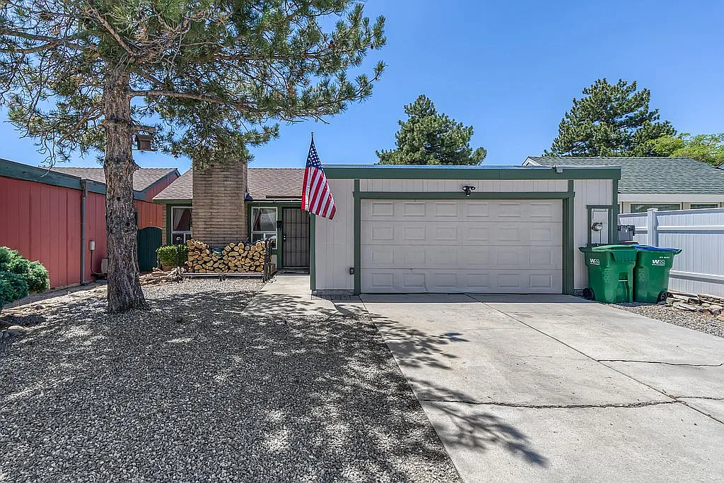 9 Castle Way photo 1