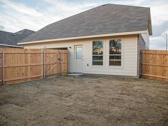3rd image of 1834 Jasmine Dr