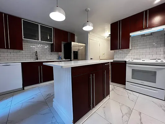 Rented by JB Mac Real Estate Inc. | media 8