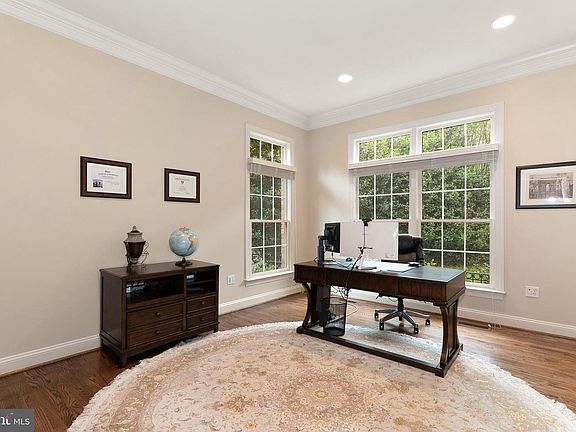 5th image of 7941 Sandalfoot Dr
