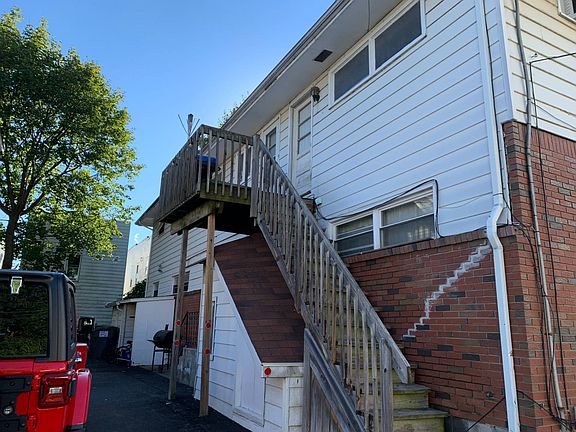 3rd image of 192 Ontario St.