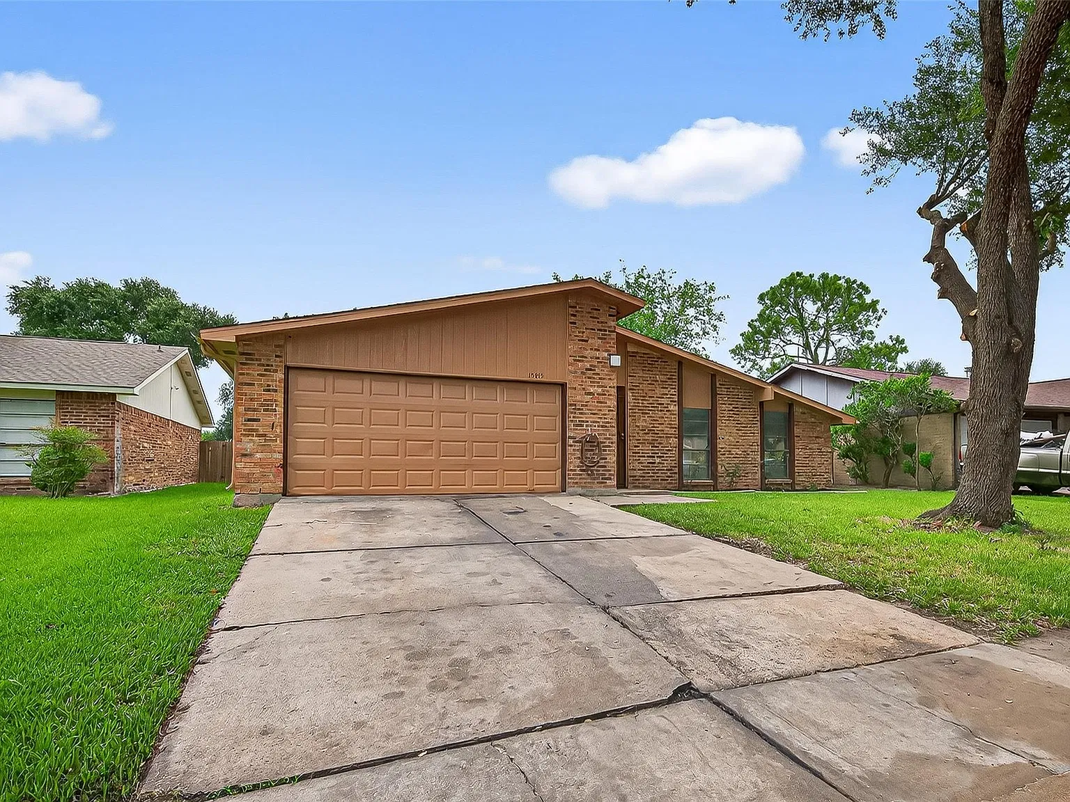 3 bed, 2.0 bath, 1856 sqft, $1,990 — Photo 3
