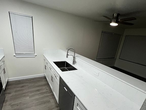 3rd image of 1018 NE 112th St APT 203