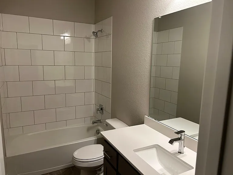 2032 Windsor Dr — Photo 15