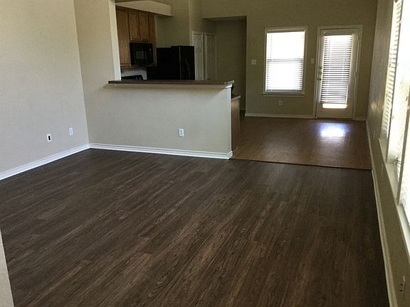 3rd image of 8909 Holliday Ln