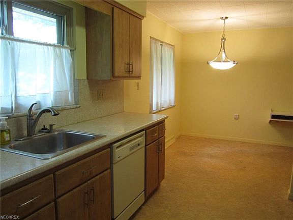 5th image of 12961 W Linden Ln