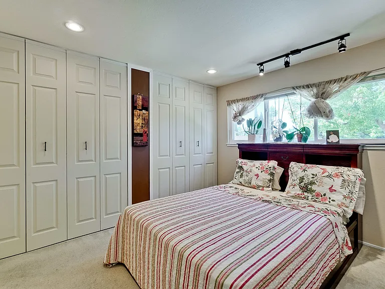 22671 Queens Oak Ct — Photo 25