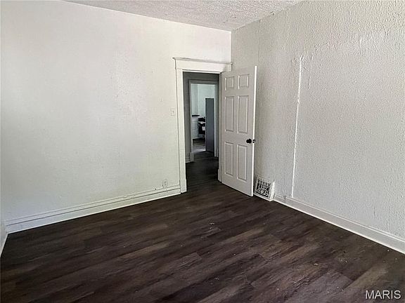 3rd image of 6016 Garesche Ave