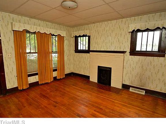 3rd image of 903 Englewood St