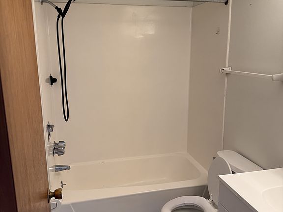 5th image of 370 Newton Cir APT 605