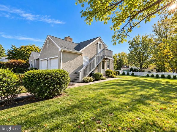 911 E Prospect Ave