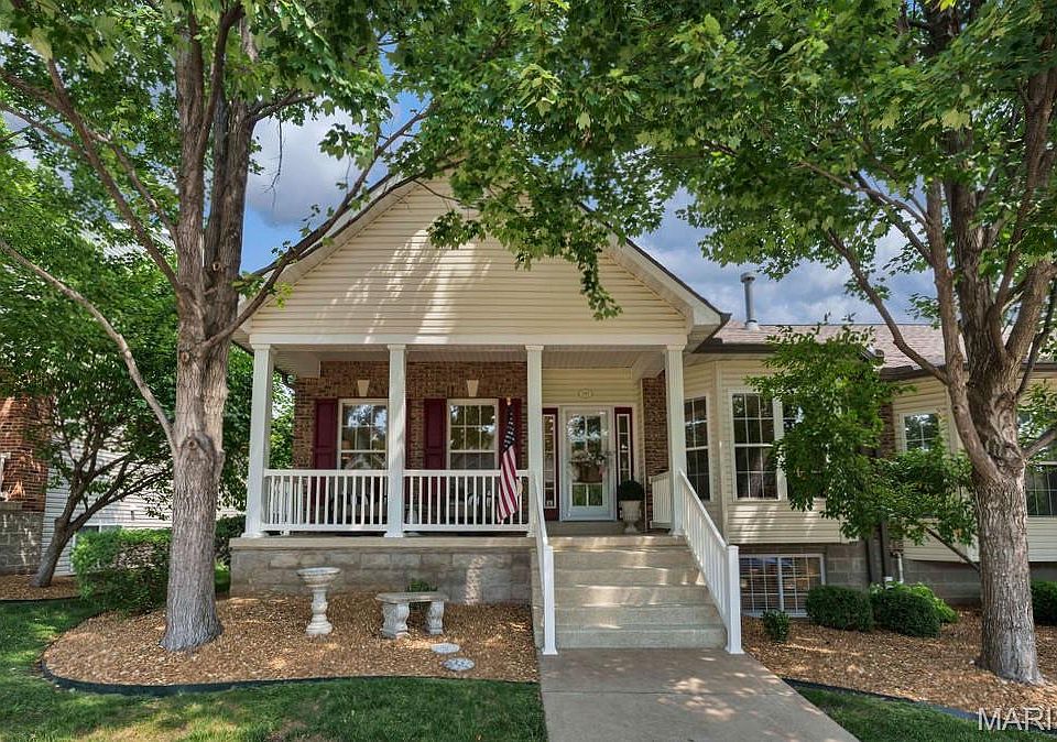 1st image of 781 Queens Court Pl