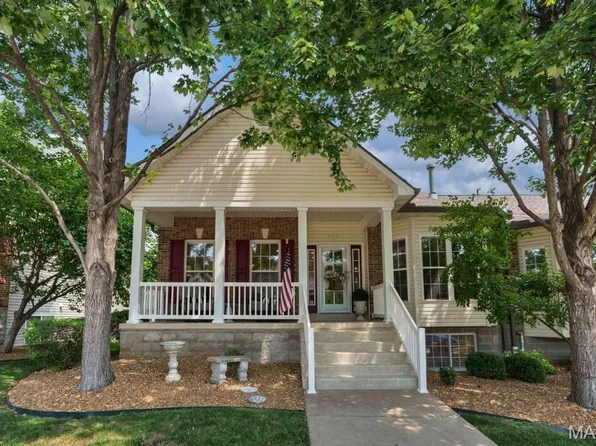 781 Queens Court Pl, Saint Peters, MO 63376