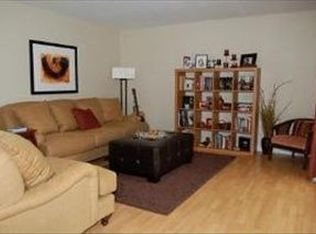 656 Charing Cross Rd, Elk Grove Village, IL 60007