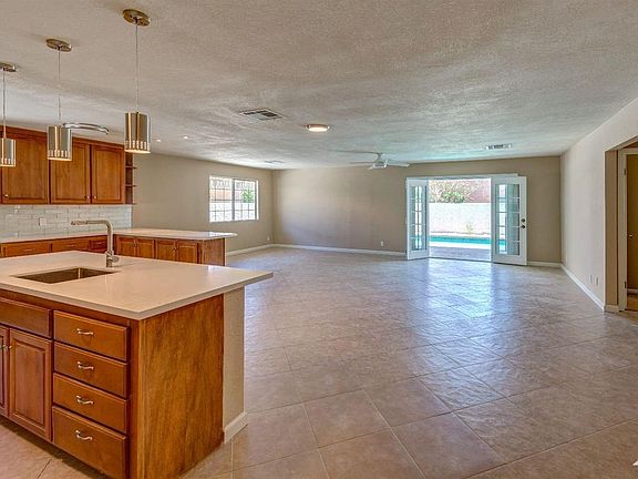 2nd image of 52600 Avenida Carranza