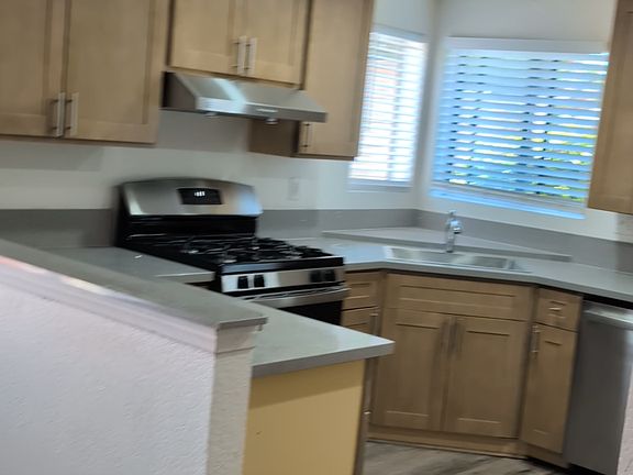 3rd image of 675 Woodcrest Dr