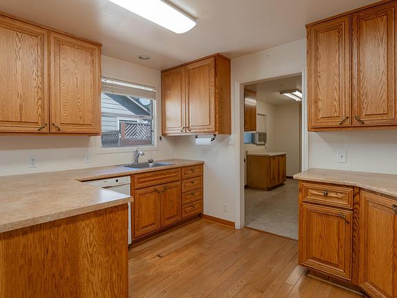 4th image of 408 Grove Avenue