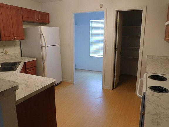 4th image of 216 SW Cannon Creek Dr #101