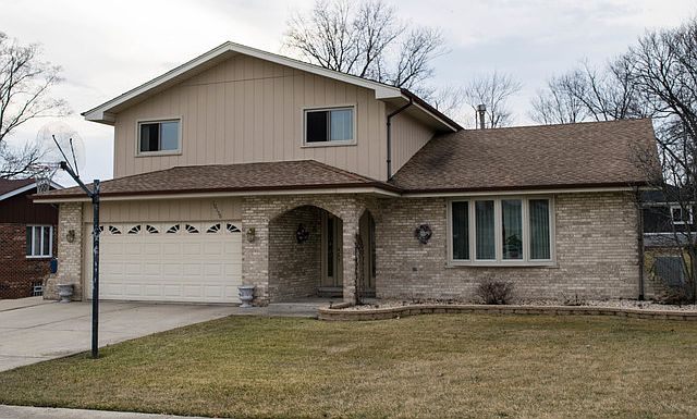 1st image of 10136 S 87th Ct