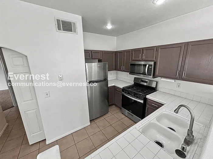 5922 W Vegas Dr — Photo 6