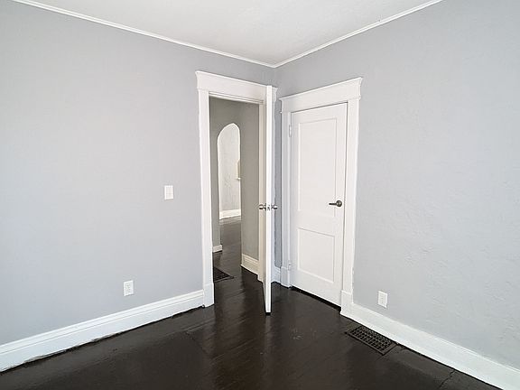 5th image of 3014 Askew Ave